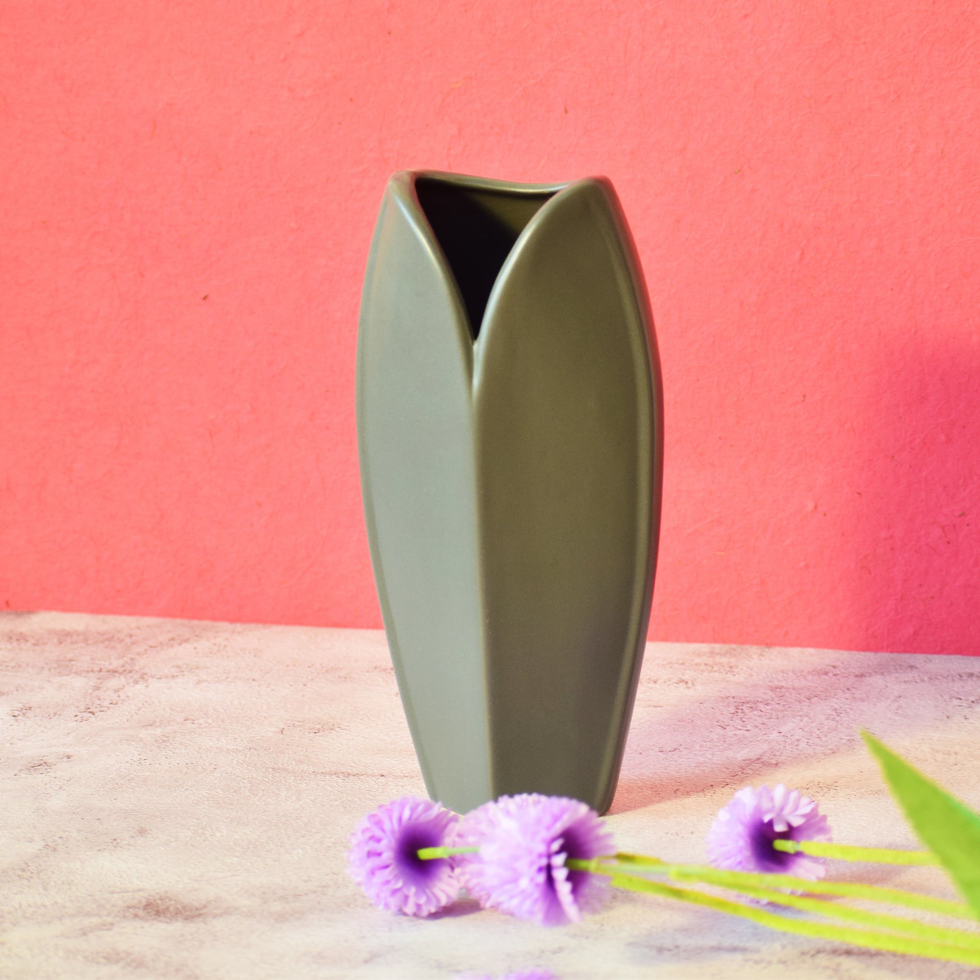 Collar Vase