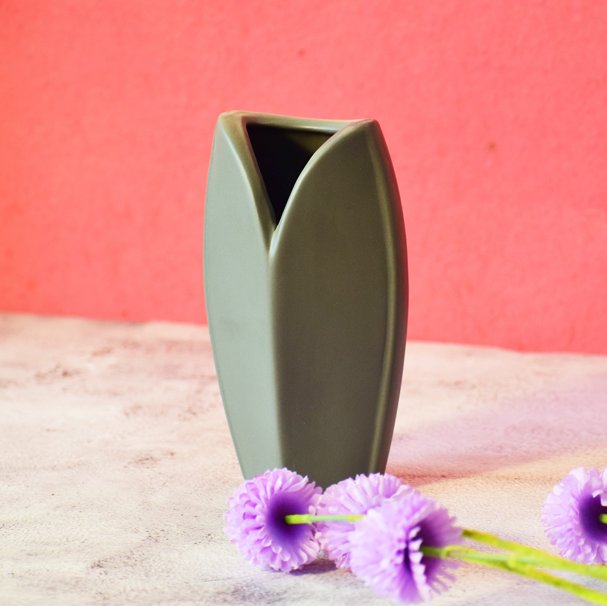 Collar Vase