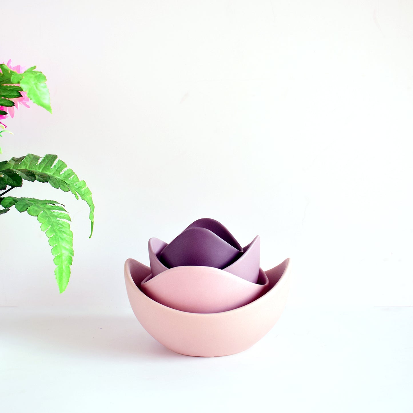 Mauve Lotus Serving Bowl Set